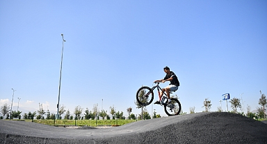 ÇALIŞMALARINA YAKIN TAKİP