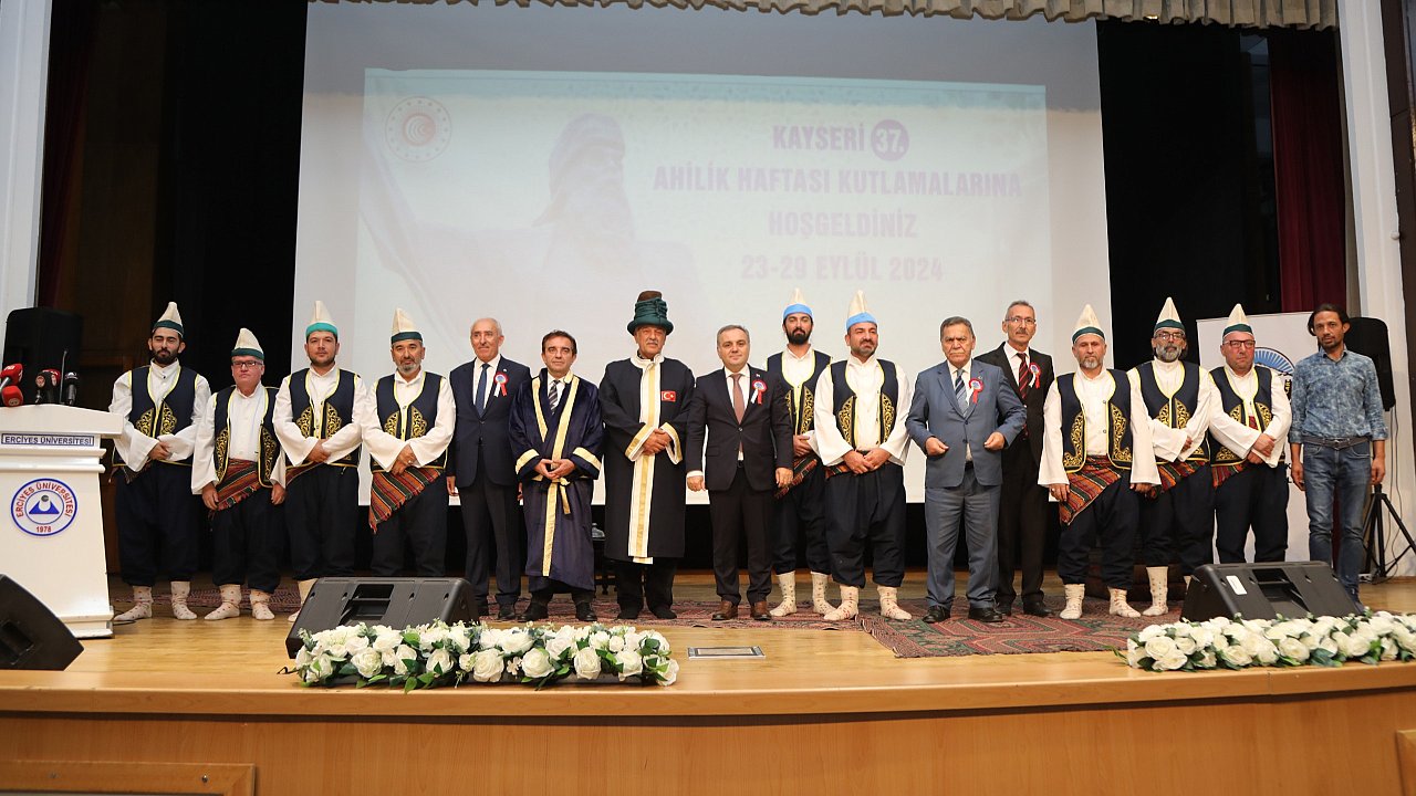 PROF. DR. AYKUT ÖZDARENDELİ YILIN AHİSİ SEÇİLDİ