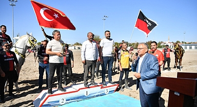 ATLI CİRİTİN USTALARINA ÖDÜLLERİNİ TAKDİM ETTİ