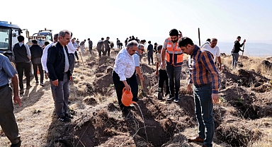 “DİKTİGİNİZ FİDANLAR DÜNYAYA İYİLİK OLARAK YANSIYACAK”