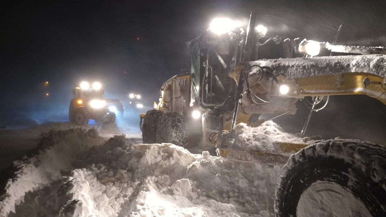 230 MAHALLE YOLUNU ULAŞIMA AÇTI