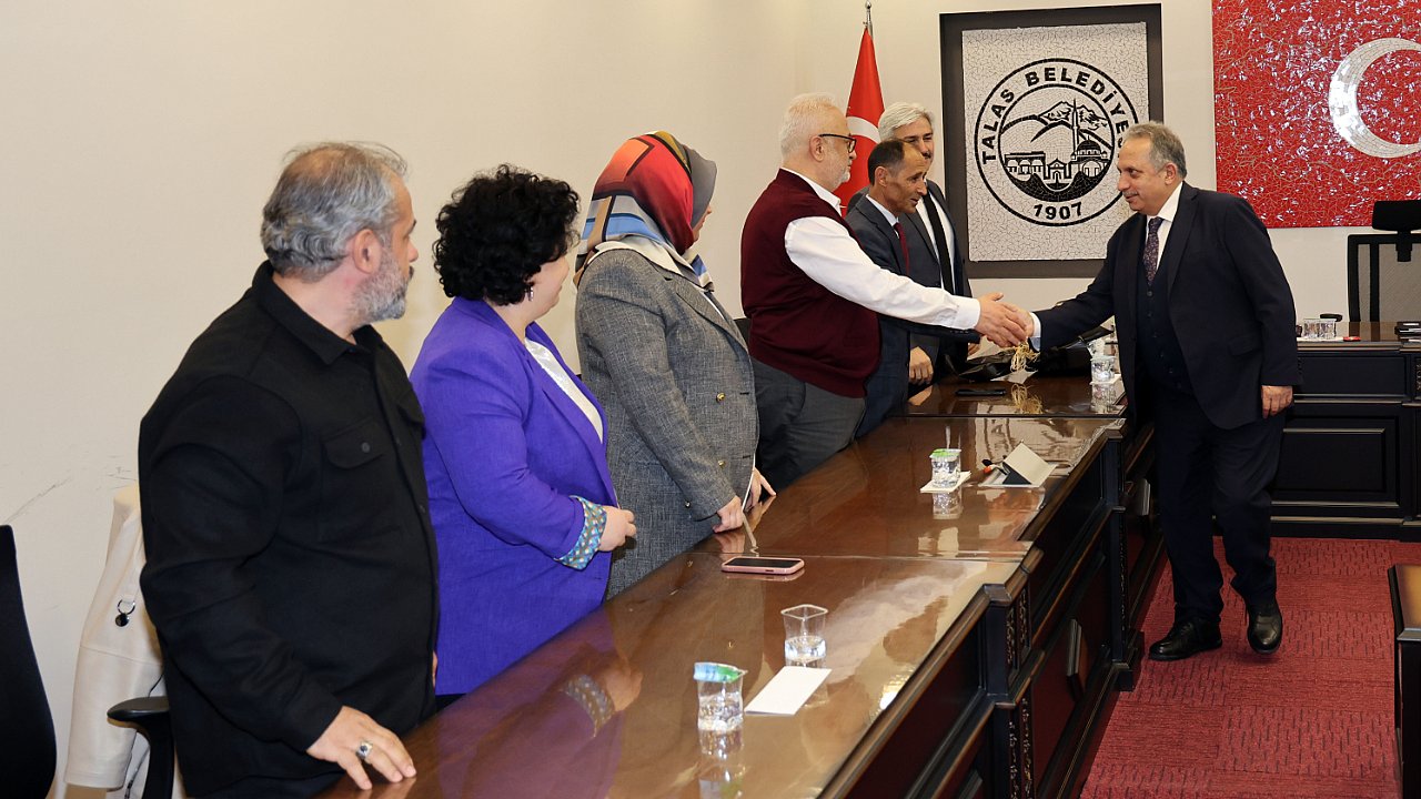 BAŞKAN YALÇIN'A ÖĞRETMENLER GÜNÜ ZİYARETİ