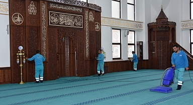 CAMİ TEMİZLEME EKİBİNDEN TEMİZLİK SEFERBERLİĞİ