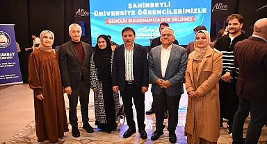 ÖĞRENCİLERLE BİR ARAYA GELDİ