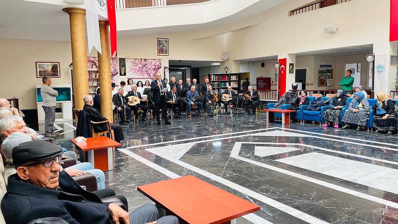 HUZUREVİ SAKİNLERİNE NOSTALJİK MÜZİK ZİYAFETİ