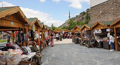 “MAHARETLİ ELLER”