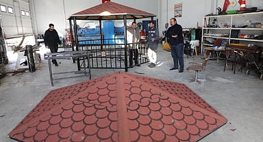 İŞÇİ ÜRETİYOR, İLÇE GELİŞİYOR