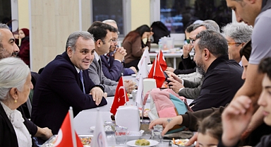 ÖĞRENCİLERLE İFTAR YAPTI