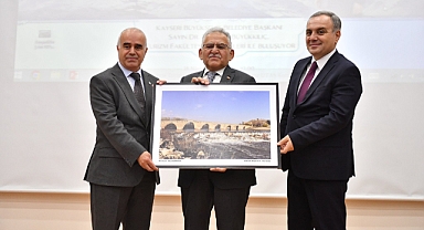 ÖĞRENCİLERE KAYSERİ’NİN TURİZM DEĞERLERİNİ ANLATTI