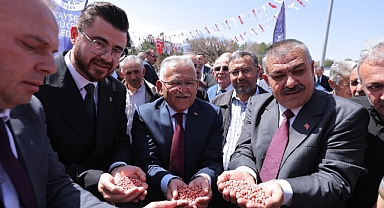 ÜRETİCİYE 11,5 MİLYON TL’LİK 238 TON TOHUM DESTEĞİ