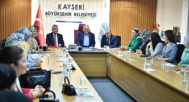 KADIN MUHTARLARIN ANNELER GÜNÜ’NÜ KUTLADI