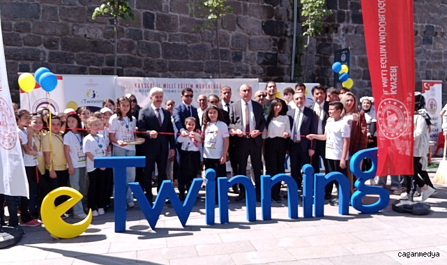 ÖĞRENCİLER PROJELERİNİ SUNDU