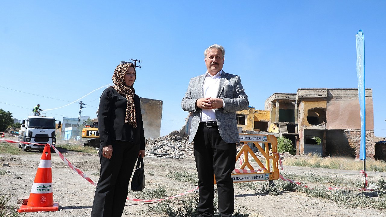 “MELİKGAZİ’DE METRUK YAPIYA YER YOK!”