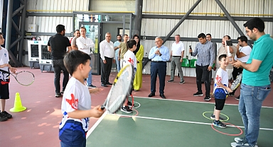 SPOR SALONU VE TENİS KORTUNDA SPORCULARLA BULUŞMA