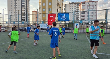 FUTBOLUN VE KARDEŞLİĞİN GÜZEL BULUŞMASI