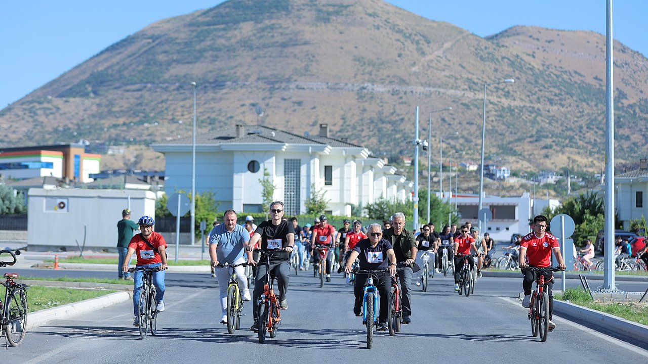 3’ÜNCÜ DOKTORLAR BİSİKLET TURU’NDA PEDAL ÇEVİRDİ