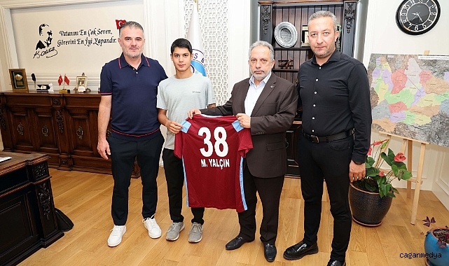 PROFESYONEL LİGLERE 13 FUTBOLCU