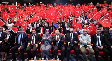 ÖĞRENCİLERE BİN 782 KAYNAK KİTAP SETİ DAĞITTI