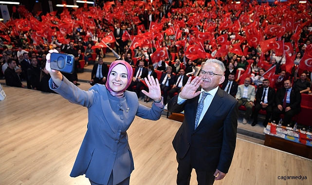 ÖĞRENCİLERE BİN 782 KAYNAK KİTAP SETİ DAĞITTI