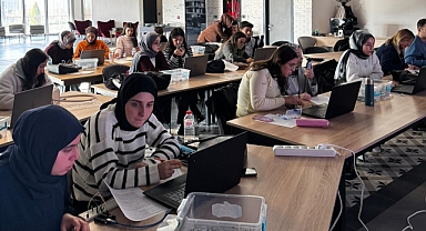 ÖĞRETMEN ADAYLARINA ROBOTİK KODLAMA EĞİTİMİ