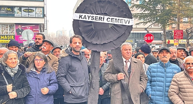 CHP İL BİNASI ÖNÜNE SİYAH ÇELENK 