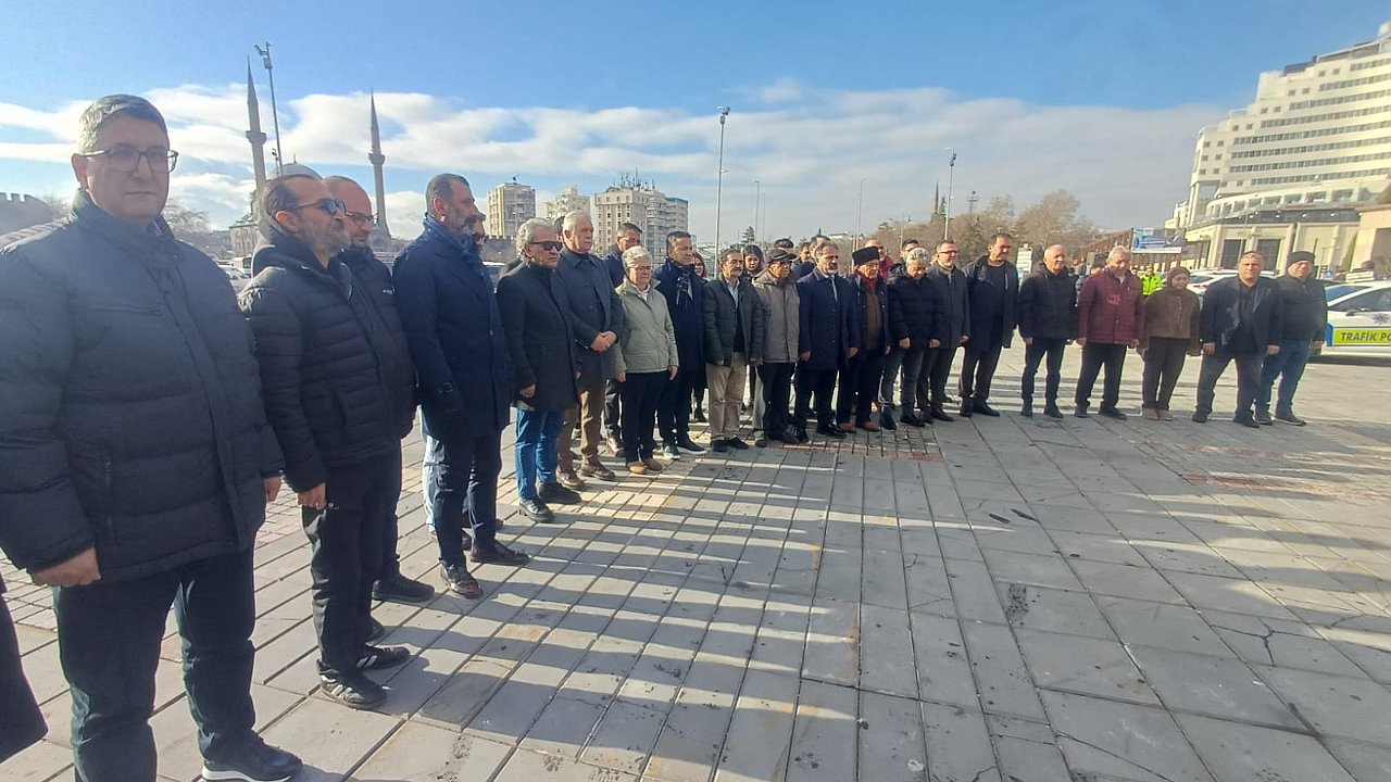 GAZETECİLER PEK ÇOK SORUNLA KARŞI KARŞIYADIR