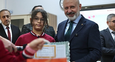 ÖĞRENCİLERİN KARNE HEYECANINA ORTAK OLDU