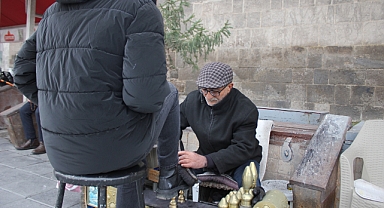 35 YILDIR AYAKKABI BOYUYOR