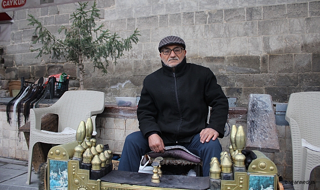 35 YILDIR AYAKKABI BOYUYOR