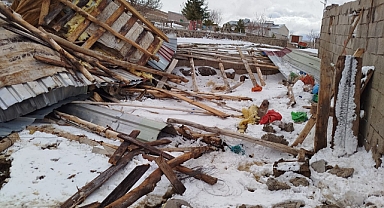 BESİ İŞLETMESİNİN ÇATISI UÇTU