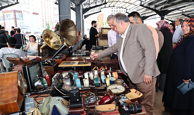 BU PAZAR ANTİKACILAR BULUŞUYOR