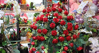 ÇİÇEKÇİLERDE YOĞUNLUĞU MESAİ