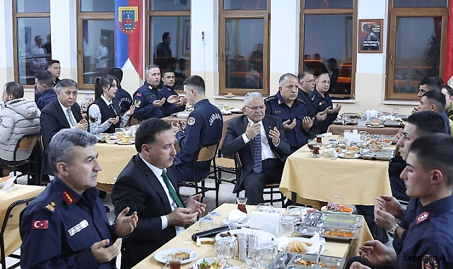 KAHRAMAN JANDARMALARLA İFTAR SOFRASINDA BULUŞTU