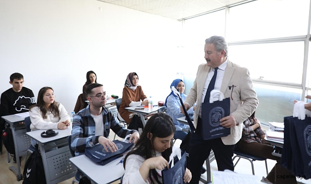 KURSİYERLERLE BİR ARAYA GELDİ