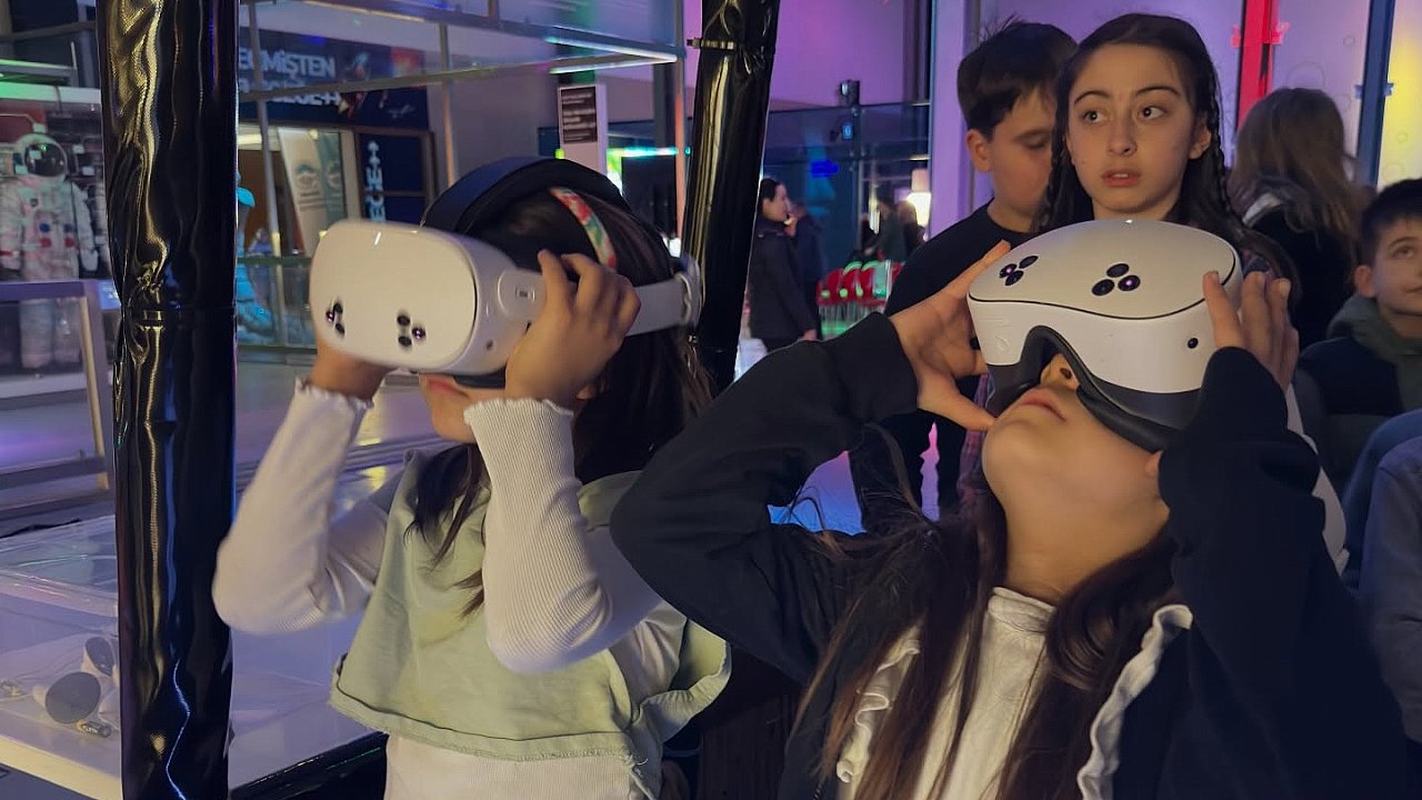 MİNİKLERE BİLİM DOLU EV SAHİPLİĞİ