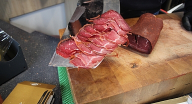 RAMAZAN SOFRALARININ VAZGEÇİLMEZİ PASTIRMADA 