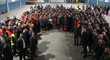 TOPLU İŞ SÖZLEŞMESİNİ İŞÇİLERLE KUTLADI