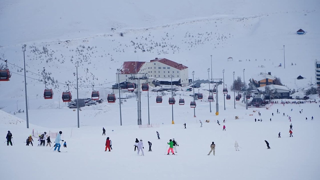 YERLİ VE YABANCI TURİST YOĞUNLUĞU
