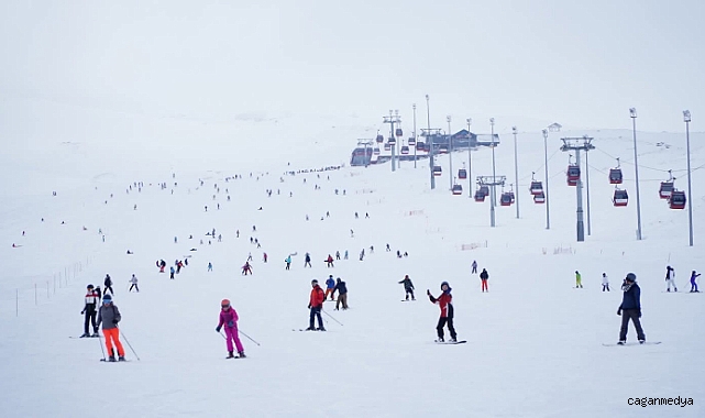 YERLİ VE YABANCI TURİST YOĞUNLUĞU