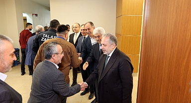 BAŞKAN YALÇIN PERSONELLE KUCAKLAŞTI