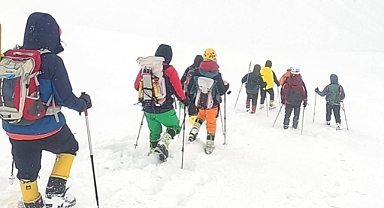 ERCİYES’E 23 NİSAN ZİRVE TIRMANIŞI