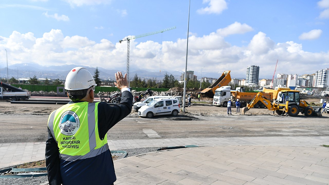 KARTAL KATLI KAVŞAĞI VE BAĞLANTI YOLLARI PROJESİ’NDE YOĞUN MESAİSİ