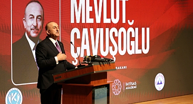 KAYÜ’DE KONFERANS VERDİ