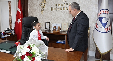 MİNİK EMİNE DEFNE REKTÖR OLDU