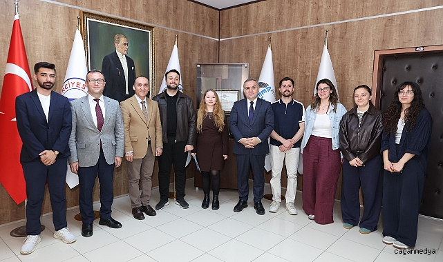 REKTÖR PROF. DR. ALTUN, EVEA ÖĞRENCİ KULÜBÜ ÜYELERİ İLE BULUŞTU