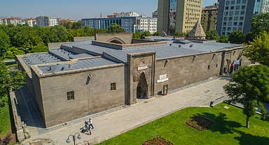 SAĞLIK MİRASI, HAYRAN BIRAKIYOR