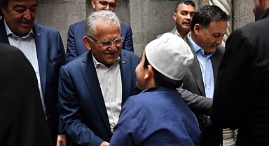 BAYRAM SABAHINDA VATANDAŞLARLA BAYRAMLAŞTI