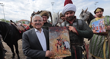 ERCİYES’İN GÖLGESİNDE GELENEKSEL ATLI SPOR GÖSTERİSİ