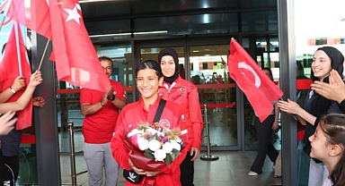 AYŞEGÜL AÇIK KAYSERİ’DE COŞKUYLA KARŞILANDI