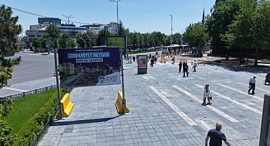 CUMHURİYET MEYDANI’NDA TARİHİ DOKUNUŞ
